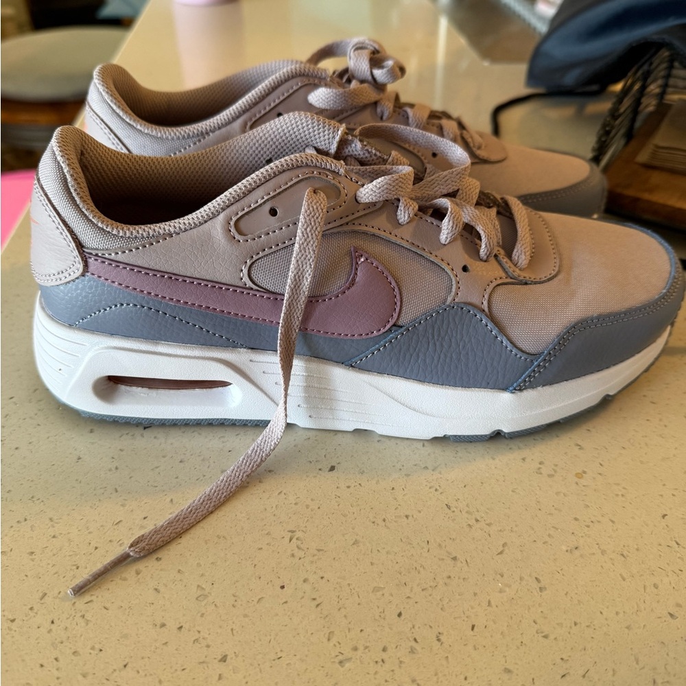 Nike Sneakers in Soft Pink and Charcoal